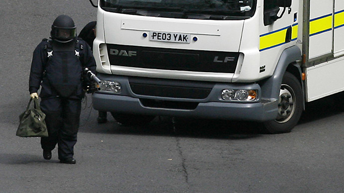 London gardener unearths unexploded bomb (VIDEO)