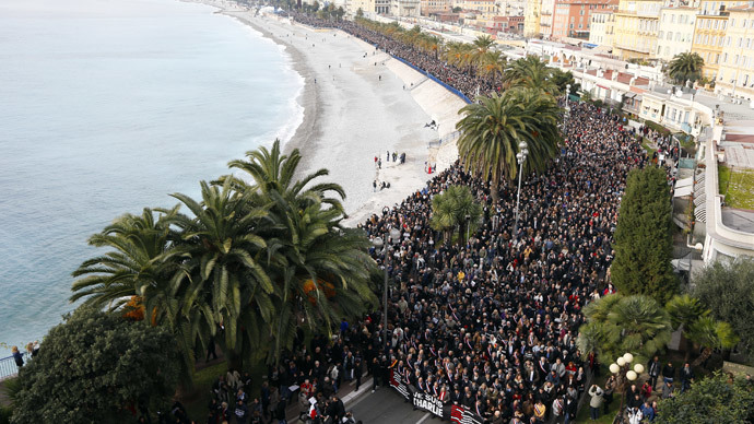 Thousands of people march during a rally along the sea front in Nice on January 10, 2015.(AFP Photo / Valery Hache)