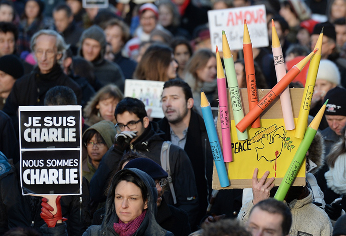 A man holds a placard reading "Je suis Charlie" (I am Charlie) during a Unity rally âMarche Republicaineâ on January 11, 2015 in Strasbourg, eastern France, in tribute to the 17 victims of the three-day killing spree. (AFP Photo / Patrick Hertzog) 