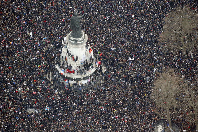 Aerial view taken on January 11, 2015 shows people attending the Unity rally âMarche Republicaineâ at the Place de la Republique (Republique's square) in Paris in tribute to the 17 victims of a three-day killing spree by homegrown Islamists. (AFP Photo)