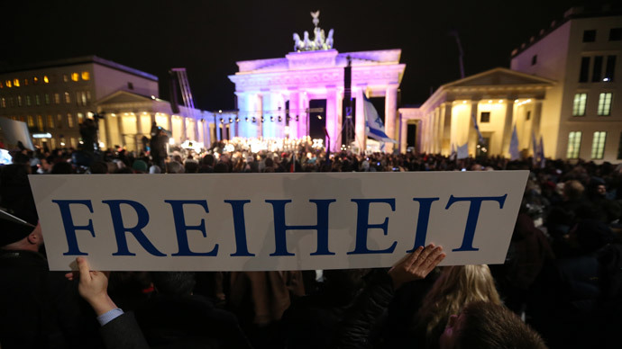 A banner reading 'Freedom' is seen during a Muslim community tolerance rally on January 13, 2015 in front of Brandenburg Gate in Berlin.(AFP Photo / Kay Nietfeld)