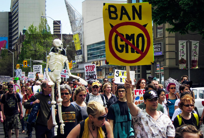 A protester holds a sign reading "Ban GMO" (Genetically Modified Organism) in the "March Against Monsanto" in Toronto (Reuters / Mark Blinch)
