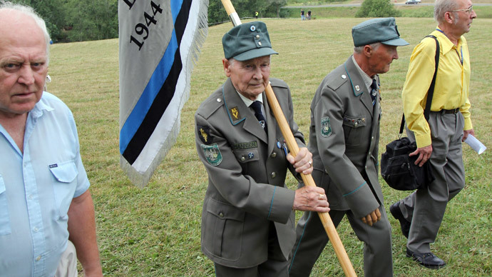 Veterans of 20th Waffen Grenadier Division of the SS (1st Estonian) meet on the Sinimaed hills.(RIA Novosti / Alexei Olis'ko)
