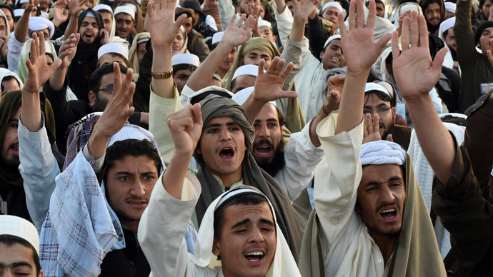 Pakistani Sunni Muslim supporters of hard line pro-Taliban party Jamiat Ulema-i-Islam-Nazaryati (JUI-N) chant slogans against the printing of satirical sketches of the Prophet Muhammad by French magazine Charlie Hebdo during a protest in Quetta on January 15, 2015.(AFP Photo / Banaras Khan)