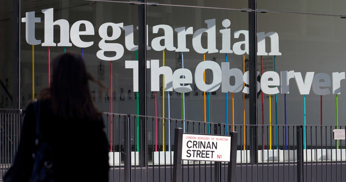 A woman walks past the offices of the Guardian newspaper in central London (AFP Photo / Andrew Cowie)