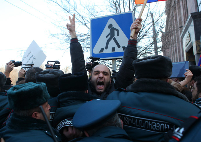 Policemen block protesters near the Russian embassy in Yerevan, January 15, 2015. (Reuters / PAN Photo / Hrant Khachatryan)