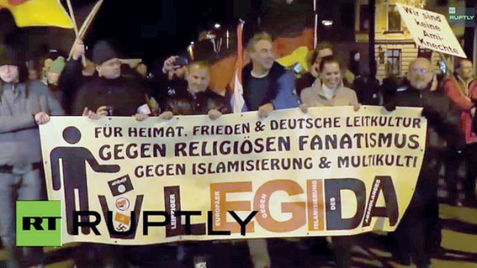 Thousands of PEGIDA supporters march in Leipzig (PHOTOS)