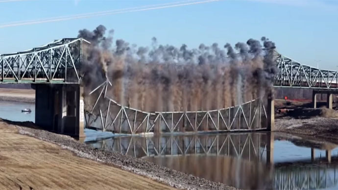 Smoke on the water: Stunning demolition of Illinois bridge (VIDEOS)