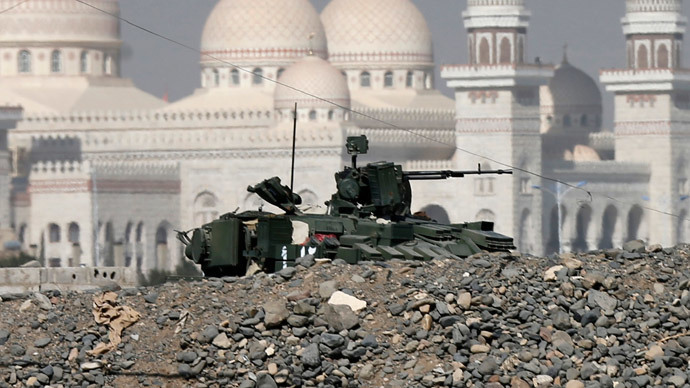 A military vehicle belonging to the presidential guards, which was seized by Houthi fighters during clashes, is seen outside the Presidential Palace in Sanaa January 21, 2015.(Reuters / Khaled Abdullah)