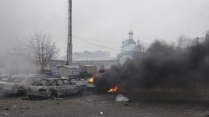A car burns following a shelling in Mariupol, eastern Ukraine, January 24, 2015. (Reuters/Nikolai Ryabchenko)
