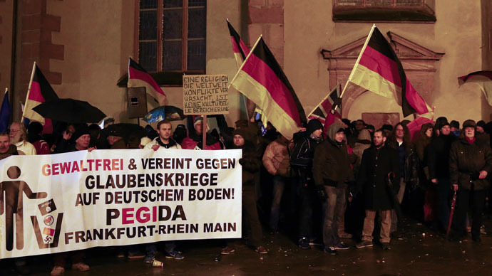 ‘Anti-Islamization’ & ‘pro-tolerance’ activists march in Berlin (VIDEO)