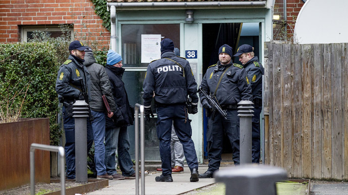 Danish police conduct a search at an apartment at Mjoelnerparken at Norrebro February 15, 2015 in connection with the shootings in Copenhagen. (Reuters/Bax Lindhardt/Scanpix)