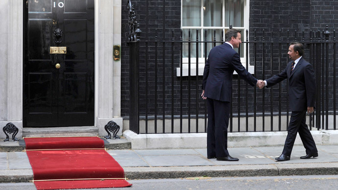 ​Cameron meets Sultan of Brunei, renews British garrison deal