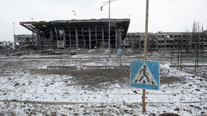 RT crew comes under shelling at Donetsk Airport