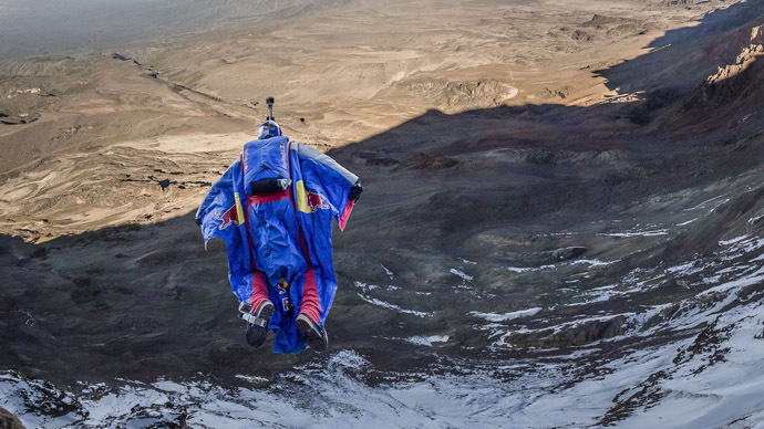 Russian BASE-jumper makes first ever Kilimanjaro jump (PHOTO, VIDEO)