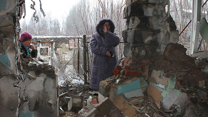 Local residents standing at what has remained of their house after another artillery shelling of Donetsk (RIA Novosti / Irina Gerashchenko)