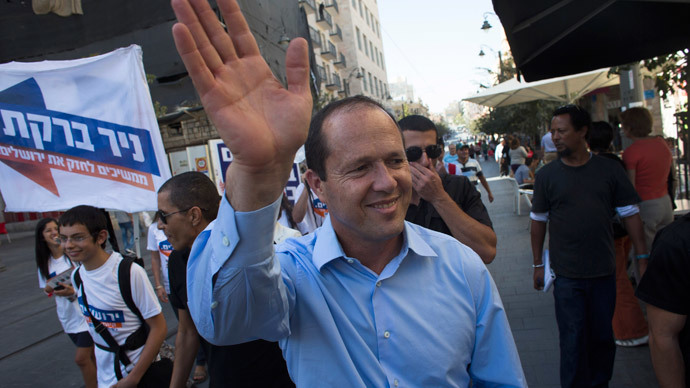 ​Jerusalem mayor helps disarm knife-wielding man (VIDEO)