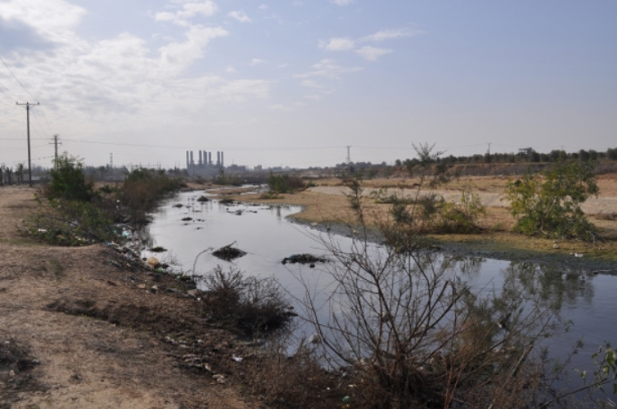 Wadi Gaza overflowing with untreated sewage (image from www.ewash.org)