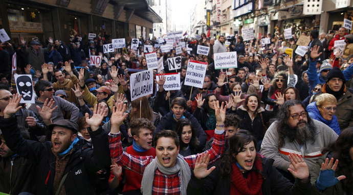 Demonstrators shout slogans during a protest against the Spanish government's new anti-protest security law in Madrid December 20, 2014. (Reuters / Sergio Perez)