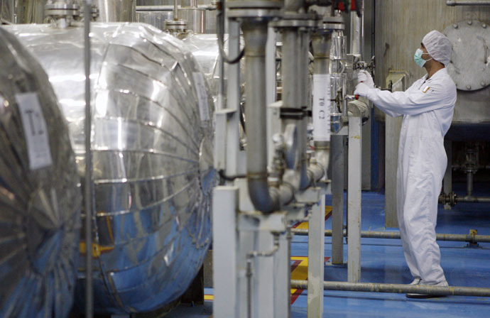 A technician checks valves at the uranium conversian facility in Isfahan, 450 km south of Tehran (Reuters/Caren Firouz)