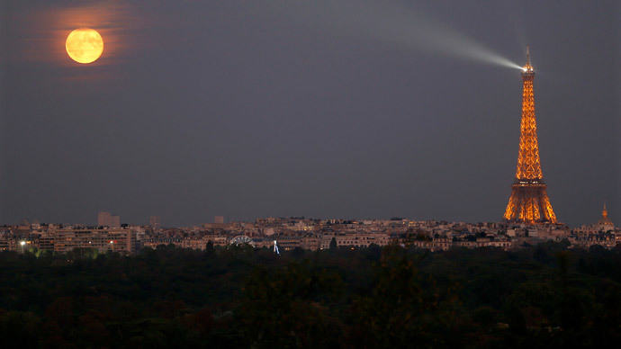 US Embassy, Eiffel Tower: Unknown drones buzz Paris landmarks