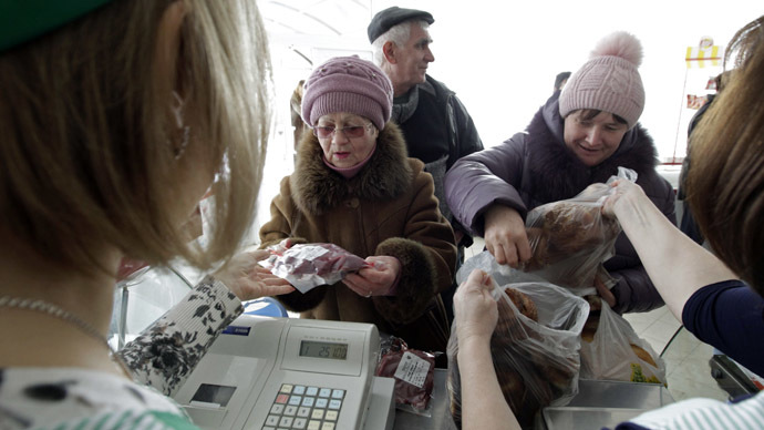 ​Kiev introduces rationing, as falling hryvnia causes shopping binge