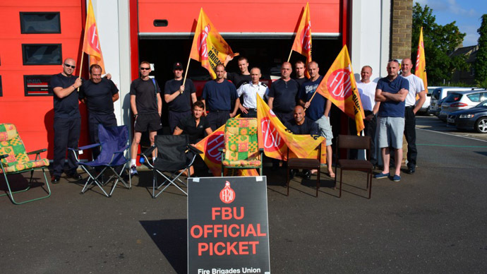 ​‘Liars!’ Striking firefighters march on Parliament over pensions