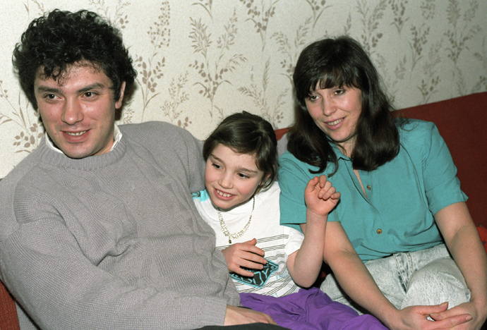 Nizhny Novgorod Governor Boris Nemtsov with his wife and daughter, 1994 (RIA Novosti / Yuriy Somov) 