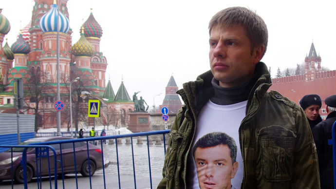 Moscow police briefly detain Ukrainian MP at Nemtsov mourning march
