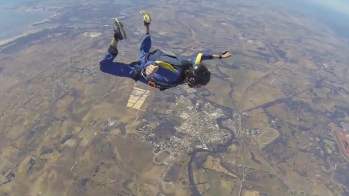 Skydiver saved after epileptic fit at 2,700m (DRAMATIC VIDEO)
