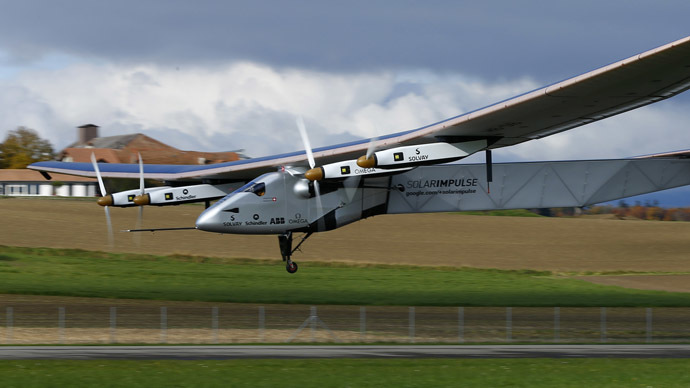 Solar plane takes off on 1st ever round-the-world trip without fuel (VIDEO)