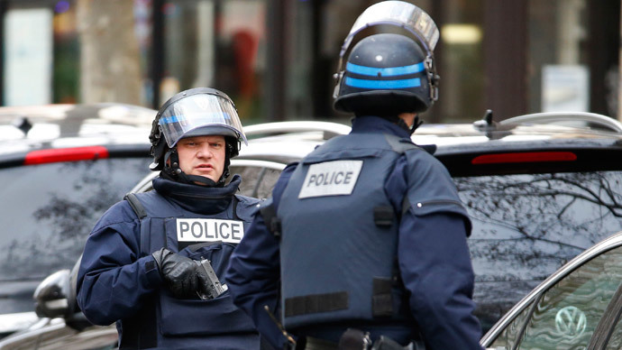 ​Policewoman among 4 arrested in connection with Paris terror attacks