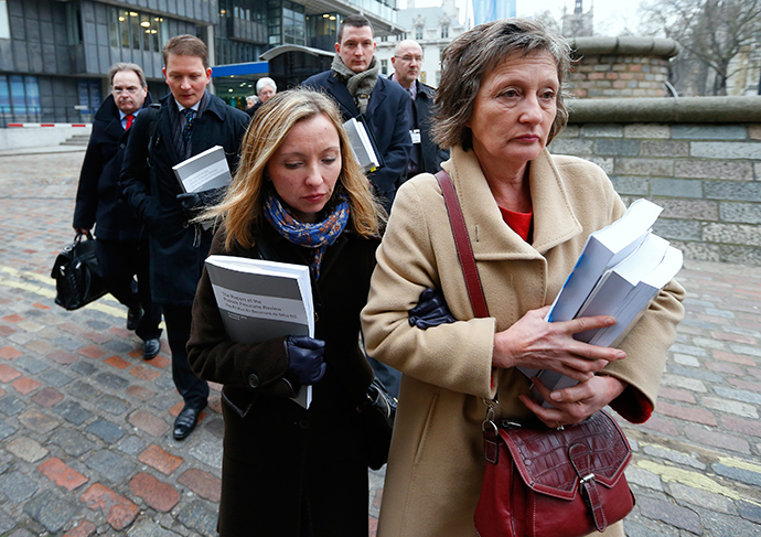 Geraldine Finucane (R), the widow of murdered Belfast solicitor Pat Finucane, arrives for a media conference with her children Katherine (2nd R), Michael (2nd L) and John (C) in central London December 12, 2012 (Reuters / Andrew Winning)