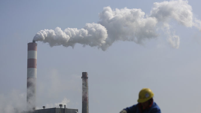 Global CO2 emissions stall for first time in 40 years as economy grows