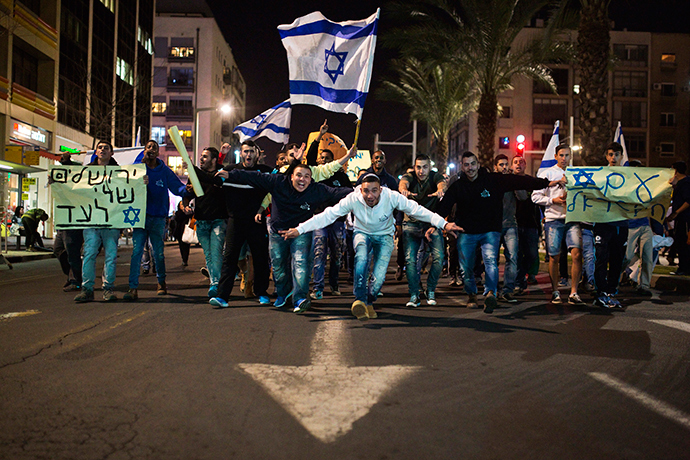 Israelis shout slogans as they take part in a right-wing rally in Tel Aviv's Rabin Square March 15, 2015 (Reuters / Amir Cohen)