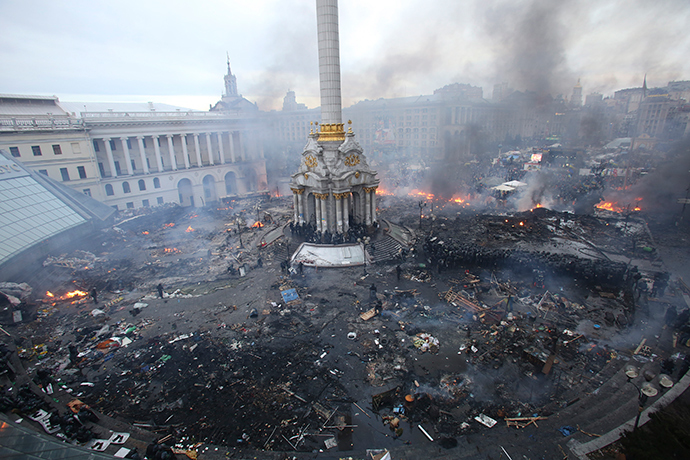 An aerial view shows Independence Square during clashes between anti-government protesters and Interior Ministry members and riot police in central Kiev February 19, 2014 (Reuters / Olga Yakimovich)