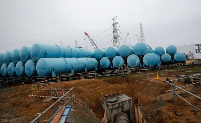 Water tanks storing radiation contaminated water are seen at Tokyo Electric Power Co's (TEPCO) tsunami-crippled Fukushima Daiichi nuclear power plant in Fukushima prefecture (Reuters / Shizuo Kambayashi / Pool)