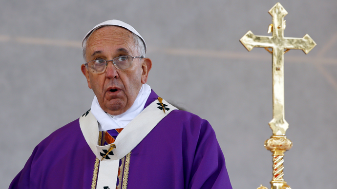 ‘Don’t close door to immigrants’: Pope slams ‘corruption’ addressing crowds in Naples, Italy