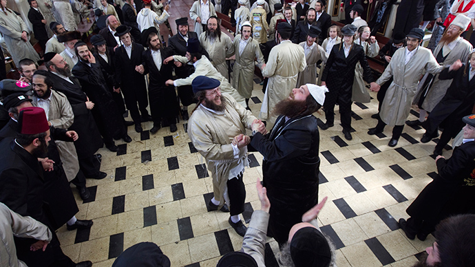 Video of Hassidic Jews dancing in Jordanian airport goes viral, stirs controversy