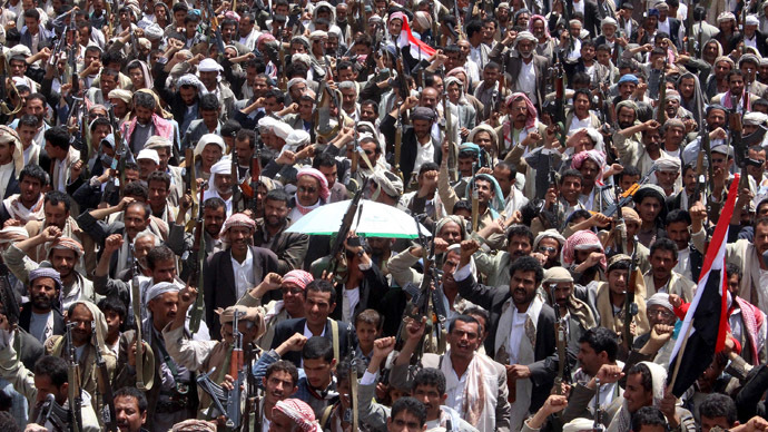 Followers of the Houthi movement demonstrate to show support to the movement in Yemen's northwestern city of Saada March 26, 2015. (Reuters / Naiyf Rahma)