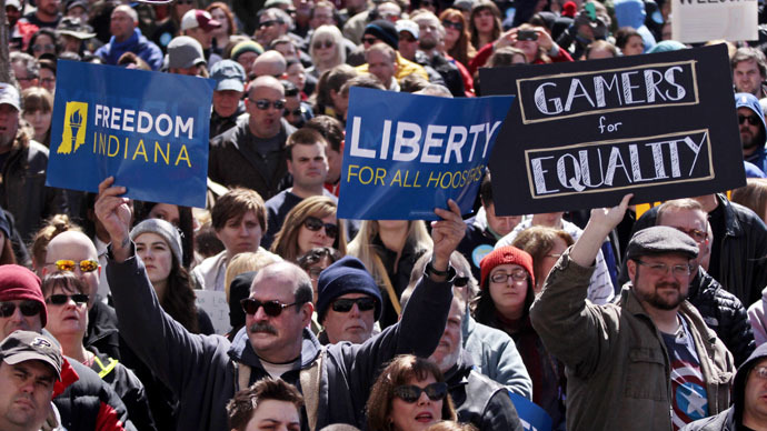 Indiana gov. backtracks, seeks to clarify anti-gay law amid national backlash
