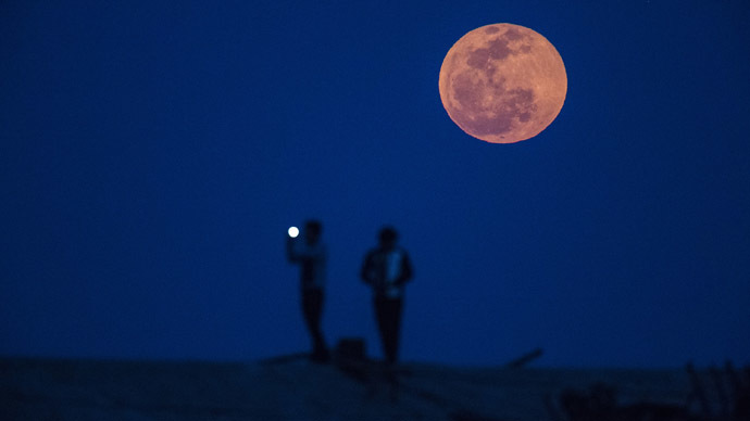 ‘Blood Moon’ rises: Total lunar eclipse over the US