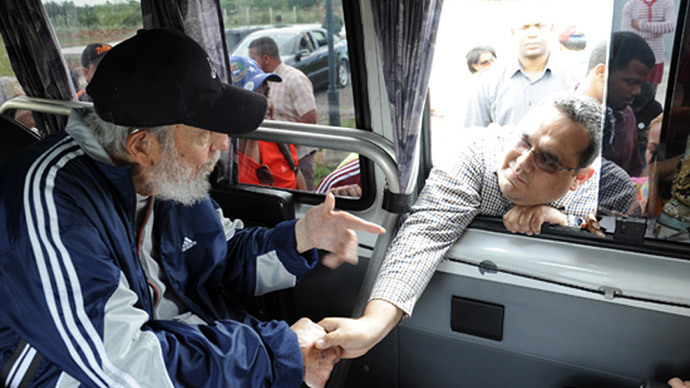 Former Cuban president Fidel Castro (L) greeting a member of the Venezuelan delegation âII flight Solidarity Bolivar-Martiâ who are in Cuba taking part in social and political activities, in Havana on March 30, 2015. (AFP Photo / www.cubadebate.cu)
