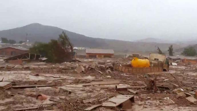 Desert deluge: Cars, entire houses swept away by freak mudslides in Atacama (VIDEO)