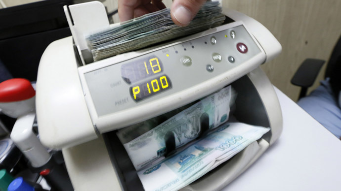 Ruble hits new 2015 record, resilient to sinking oil