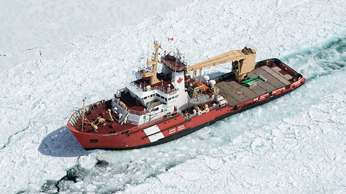 Icebound: 10-15 ships stranded in frozen Lake Superior
