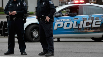 2 Detroit police officers accused of robbing drug dealers