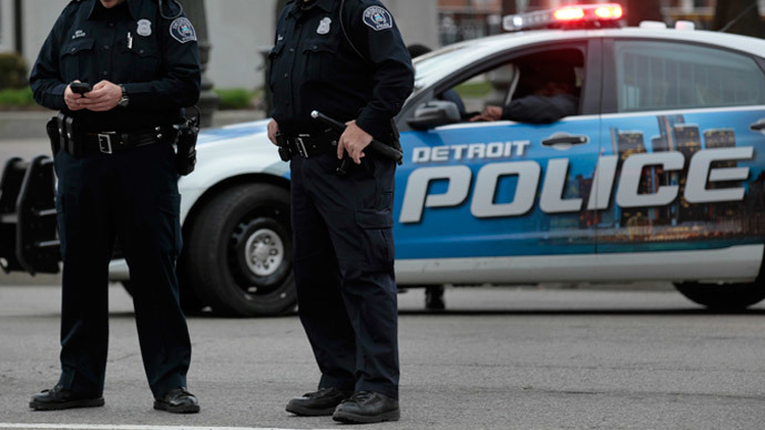 2 Detroit police officers accused of robbing drug dealers