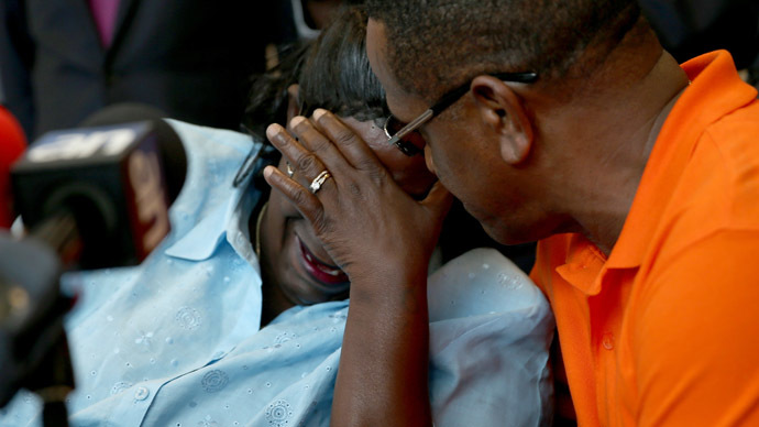 Catherine Daniels, the mother of Lavall Hall, is comforted by her cousin Alfonzo Hill as she speaks with the mediia at the law office of her lawyers Goldberg & Rosen, P.A. on April 8, 2015 in Miami, Florida. (Joe Raedle/Getty Images/AFP)