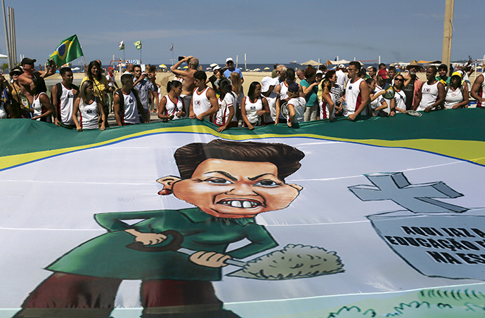 Demonstrators hold a banner with a drawing of Brazil's President Dilma Rousseff during an anti-government demonstration in Copacabana in Rio de Janeiro, April 12, 2015 (Reuters / Pilar Olivares)